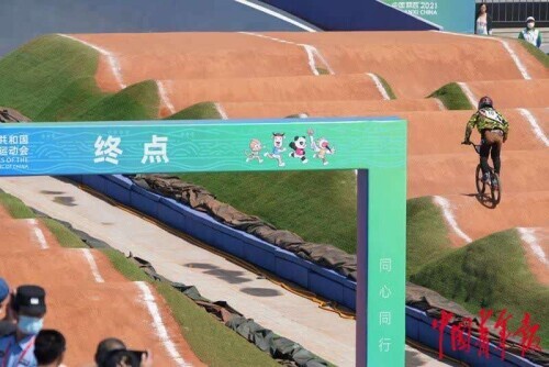 小輪車競速賽決出男女冠軍 上屆男子組冠軍李曉剛決賽摔車憾失獎牌 小輪車競速賽決出男女冠軍 上屆男子組冠軍李曉剛決賽摔車憾失獎牌