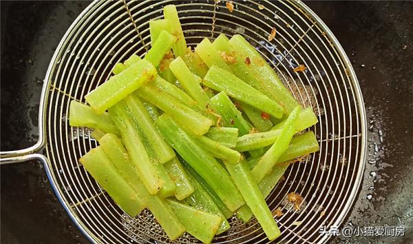 想吃乾鍋蝦不用去飯店，教你在家做，下酒又下飯一大鍋不夠吃