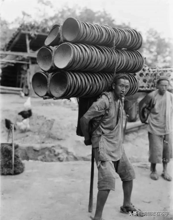晚清老照片:青樓女子替闊少打麻將,地主婆趴在墳前號啕大哭 晚清老照片:青樓女子替闊少打麻將,地主婆趴在墳前號啕大哭