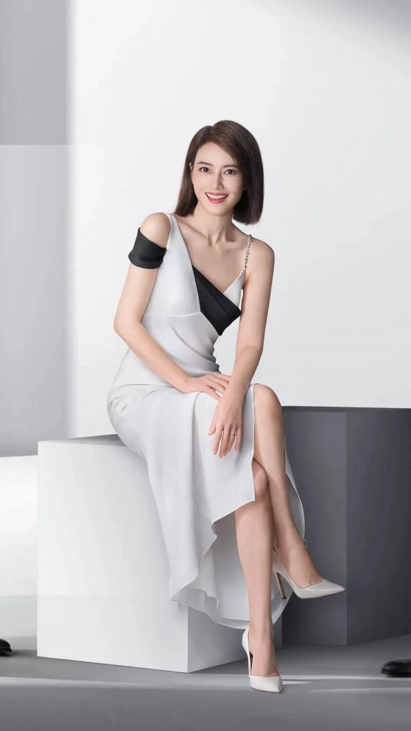 頂級典雅女神高圓圓，超凡脫俗的美麗、若即若離的青澀