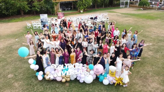 溫哥華40+的三娃媽,八塊腹肌活出少女感!Vicky:感恩瑜伽 溫哥華40+的三娃媽,八塊腹肌活出少女感!Vicky:感恩瑜伽