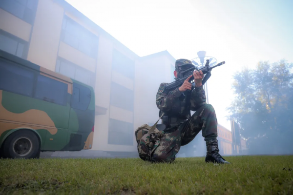 以考促練！火箭軍某部核生化防護比武攥緊“降魔鐵拳”