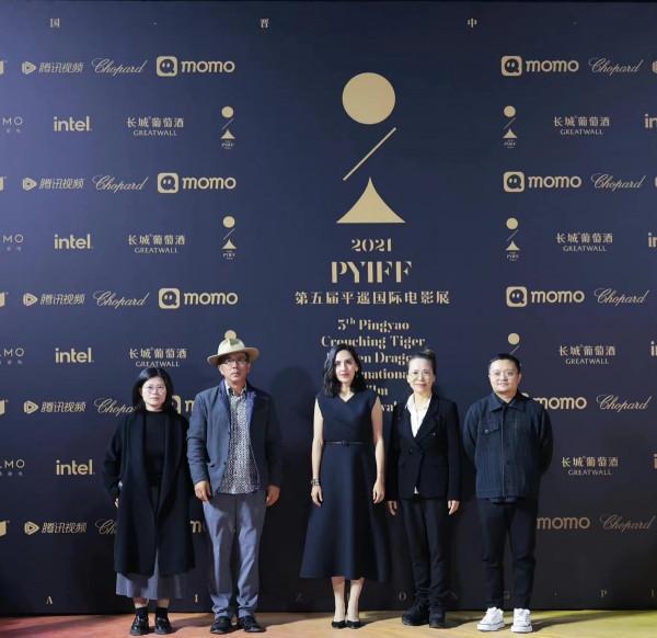 劉燁外國妻子成電影展大贏家!走紅毯成主角,穿一身Dior美到開掛 劉燁外國妻子成電影展大贏家!走紅毯成主角,穿一身Dior美到開掛