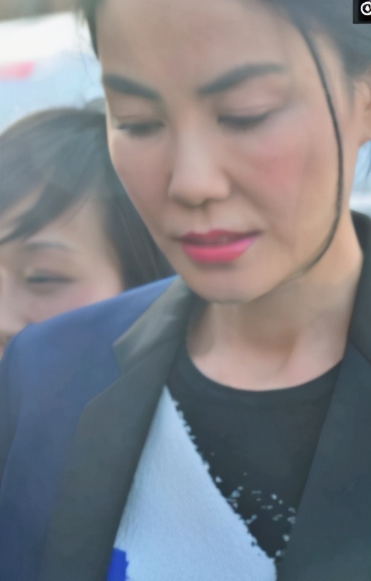 路人抓拍到的王菲,盡顯老態,網友:看來謝霆鋒是真愛 路人抓拍到的王菲,盡顯老態,網友:看來謝霆鋒是真愛