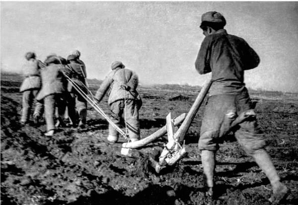 學學中國的生產建設兵團？16萬名美軍養不起家了，連糧食都不夠吃