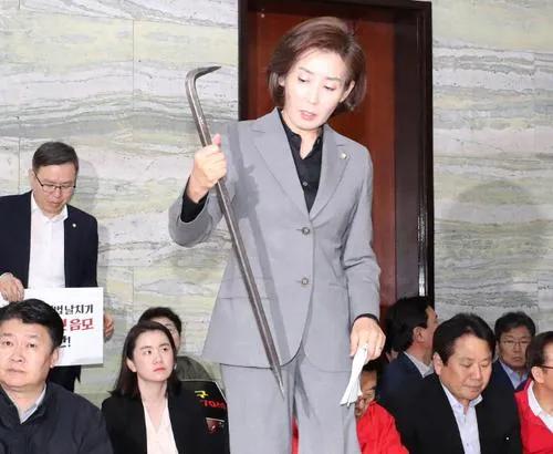 韓國政治人物的醜聞幾時休? 韓國政治人物的醜聞幾時休?