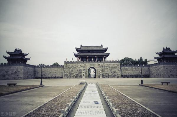 古代的縣令都管啥？