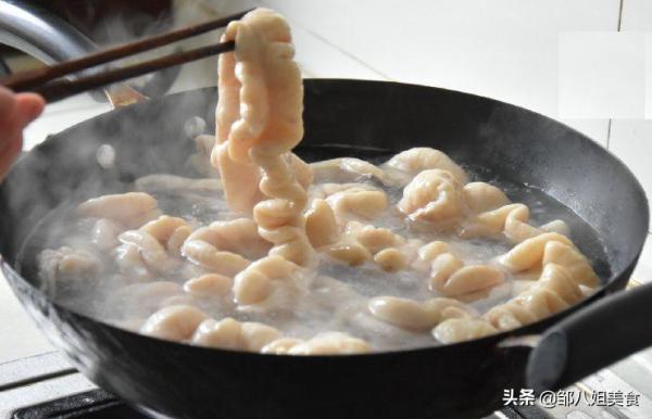 清洗豬大腸，巧用一招，洗得乾乾淨淨，無異味，爆炒滷煮都好吃