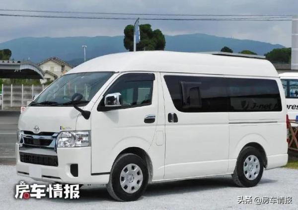 新款豐田房車，麵包車外觀不到5米長省油好開，3口人旅行也能住下