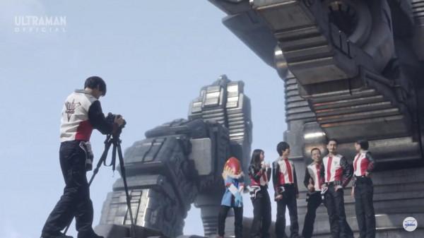 特利迦奧特曼完美致敬迪迦合照場面 野瑞隊員:當年都是新城的錯 特利迦奧特曼完美致敬迪迦合照場面 野瑞隊員:當年都是新城的錯