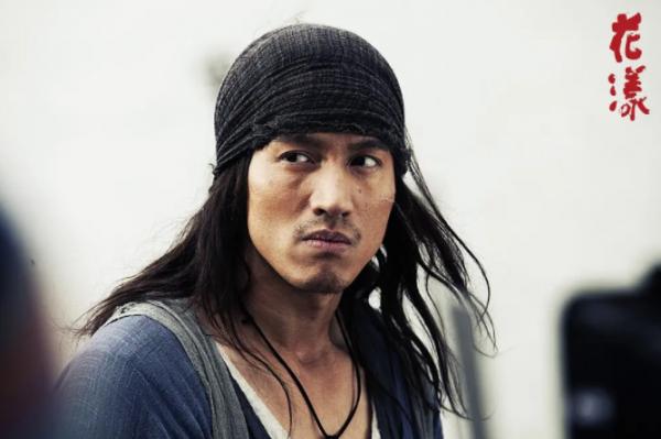 20年過去,F4各有各的故事,有人賣房賣車,有人任由豪宅變廢墟 20年過去,F4各有各的故事,有人賣房賣車,有人任由豪宅變廢墟