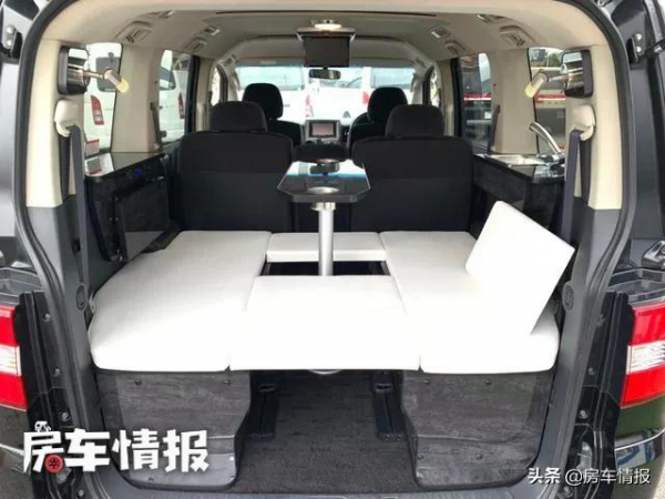 三菱得利卡床車，配2.2T動力全時四驅，這下終於能帶著家去越野