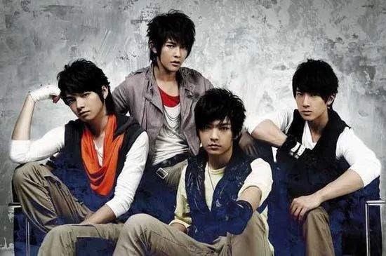 初代偶像劇男主今昔狀況對比:有人直播被罵哭,有人整年沒收入 初代偶像劇男主今昔狀況對比:有人直播被罵哭,有人整年沒收入