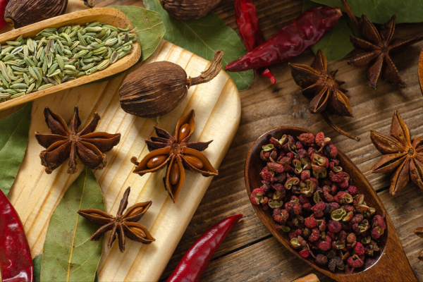 燉骨頭湯，牢記“2不放3竅門”，骨湯鮮美濃郁，越喝越解饞