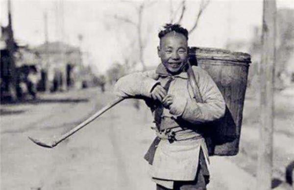 北平“糞霸”有多壕？於德順獨佔36條糞道，擁有100餘套房產