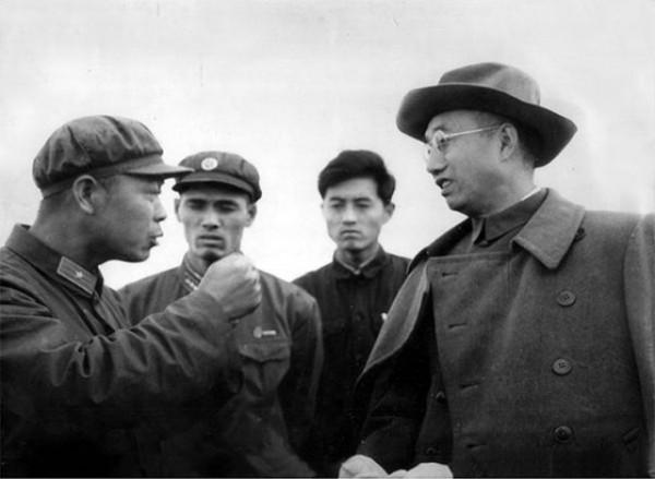 空軍首次打下美蔣偵察機，劉亞樓寄希望於一營，沒想是二營打下的