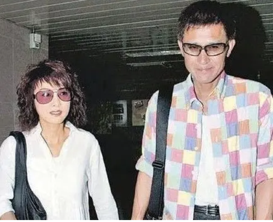 成龍苦追她8年，跟男友相戀26年不結婚，米雪如今怎樣了？