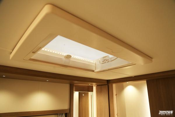 車長超7.8米，自重1噸多！英國COACHMAN拖掛房車