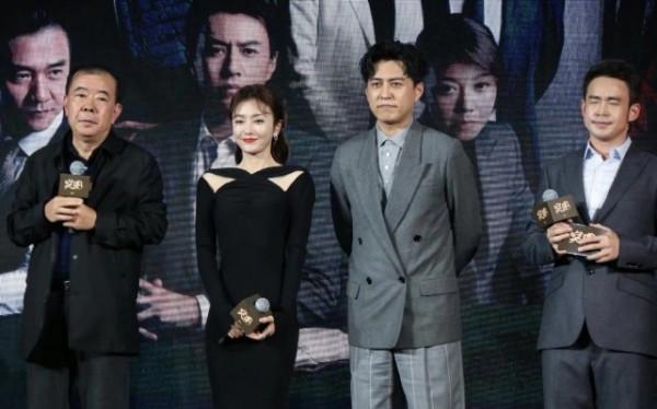 一流明星陣容參加大會全變“央視臉”！靳東穿棉服太胖，臉崩了