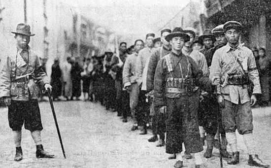 周總理堅持讓弟弟提前退休，多年後侄女坦露：也為給奶奶有個交代