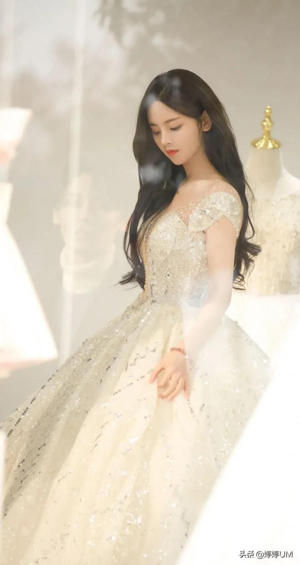 楊超越，膚白貌美、可愛甜美、古靈精怪，好看的女孩子誰不愛呢