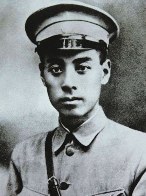 開國大將陳賡路子狂野，先搬空朱德蘋果，後藏毛主席煙