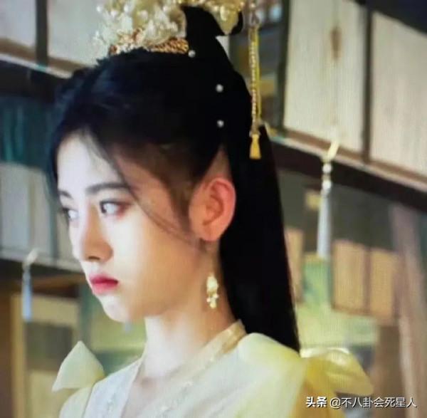 “換頭改命”的8位女星，換個頭資源人氣暴漲，五官看不出原樣