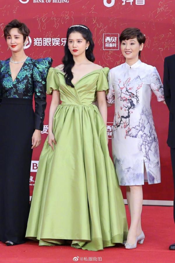 北影節女星比美：鞏俐霸氣，佟麗婭油膩，沒作品的baby氣場弱爆了