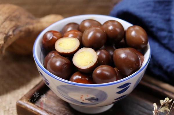 自制“鄉巴佬”鵪鶉蛋，電飯鍋滷一鍋很方便，家人愛吃，不用買了