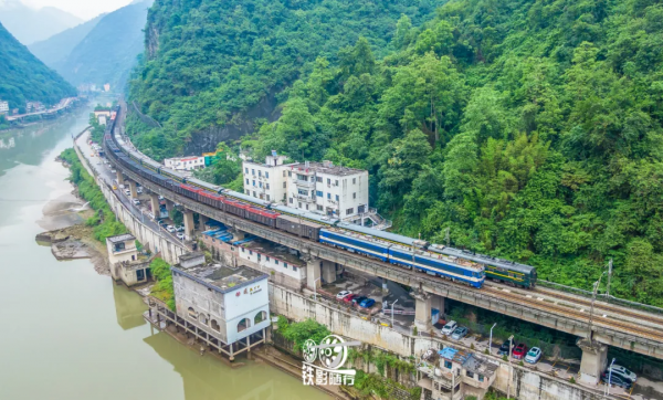 隨行 | 中國“最窄”的縣城——鹽津縣