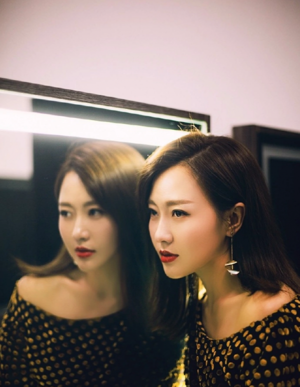 “潘長江女兒”潘陽：父親力捧也不紅，嫁給10億富商，成豪門闊太