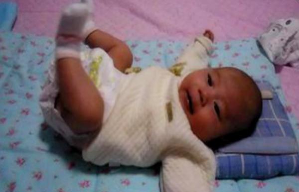 寶寶蹬腿僅僅覺得可愛？傳遞的資訊也要了解，促進孩子更好的發育