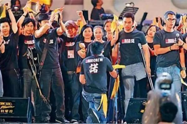 明星九大下跪名場面，有人令人唾棄，有人跪出大愛