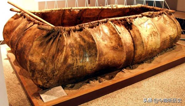 我轟炸機鎖定江面牛皮船,彈倉門已開啟,指揮部卻急令:取消轟炸 我轟炸機鎖定江面牛皮船,彈倉門已開啟,指揮部卻急令:取消轟炸