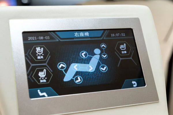 四座尊享陸上頭等艙,這臺日產貴士內有乾坤 四座尊享陸上頭等艙,這臺日產貴士內有乾坤