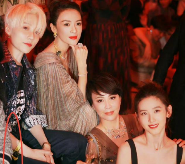 娛樂圈裡的5對塑膠姐妹情,章子怡“勢利眼”,謝娜誰紅和誰玩? 娛樂圈裡的5對塑膠姐妹情,章子怡“勢利眼”,謝娜誰紅和誰玩?