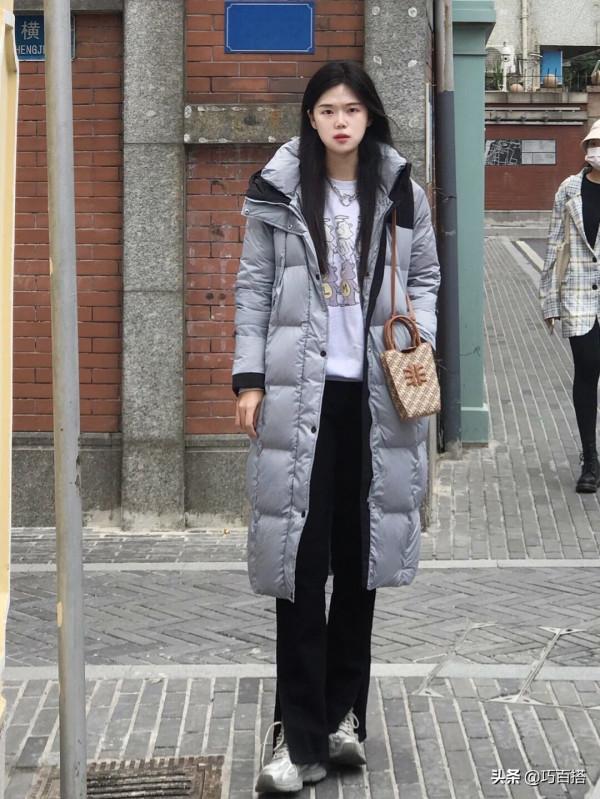 再也不用對長款羽絨服又愛又恨了！跟著博主這樣穿，精緻又洋氣