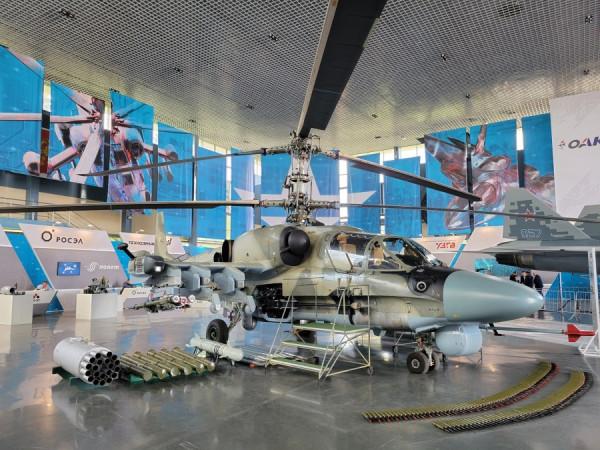 卡52飛行員並排坐,為啥不像“阿帕奇”一樣前後坐?真有串列型號 卡52飛行員並排坐,為啥不像“阿帕奇”一樣前後坐?真有串列型號