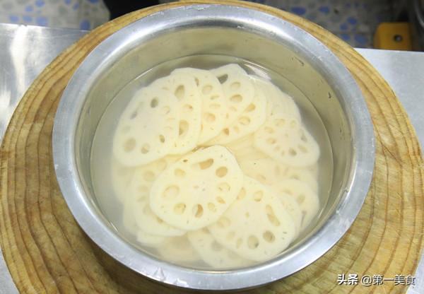 廚師長分享酸辣蓮藕的家常做法,蓮藕不發黑有技巧,清脆入味 廚師長分享酸辣蓮藕的家常做法,蓮藕不發黑有技巧,清脆入味