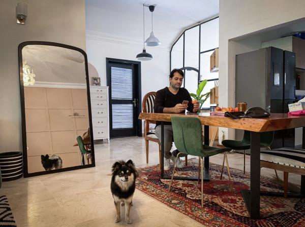 外國小哥拒絕給FBI當線人，從此被親友當空氣，生活成了無形地獄