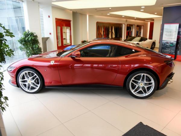 法拉利也有舒適車型，開著舒服效能強，V8動力，實拍Roma