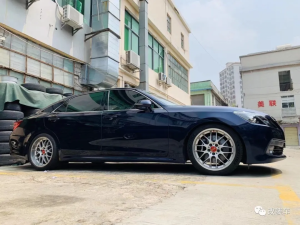 簡約又不失內涵的日規14代目豐田皇冠，只是為了完成兒時的夢