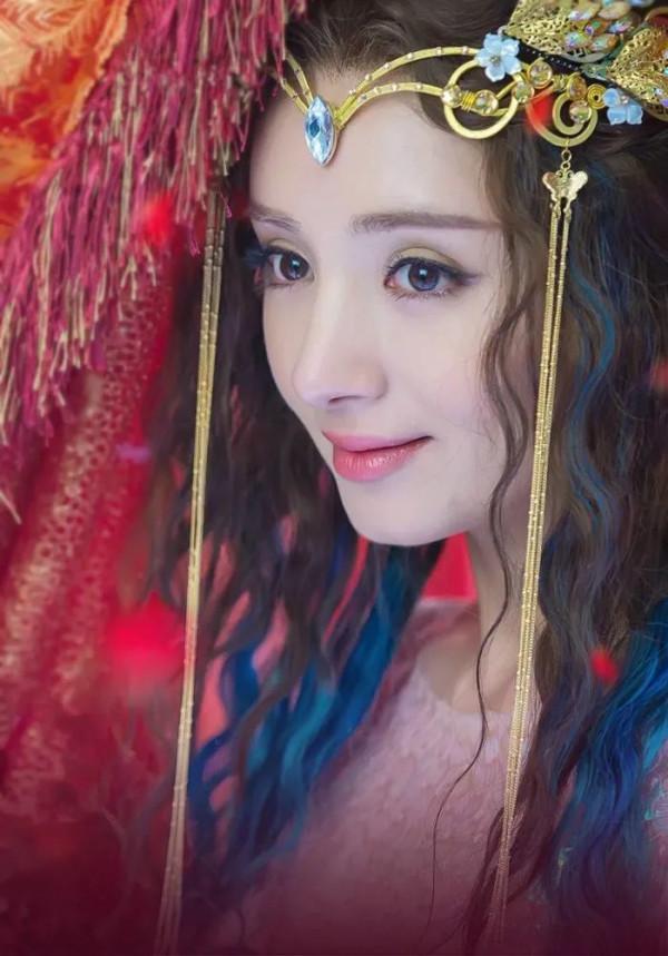 5位新疆美人珠寶加持：佟麗婭，熱巴，娜扎，麥迪娜...誰最美？