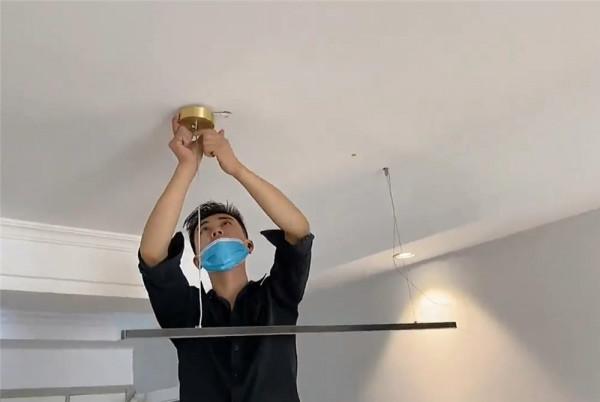 姑娘用一個月的工資，低價改造家裡客廳，講真，完工後也太漂亮了