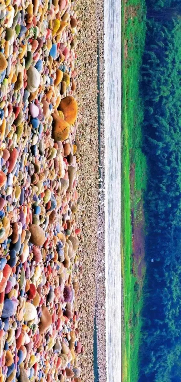 五彩沙灘，咱們撿石頭去吧