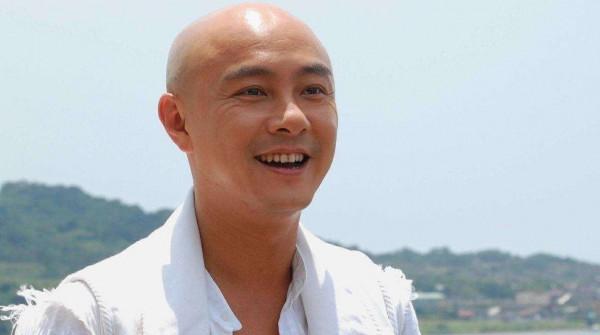 7位“轉移陣地”的港臺明星，定居內地，送娃上名校，各個有遠見