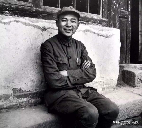 劉少奇去新四軍,為何稱徐海東秘書,化名胡服?被國民黨中將認出 劉少奇去新四軍,為何稱徐海東秘書,化名胡服?被國民黨中將認出