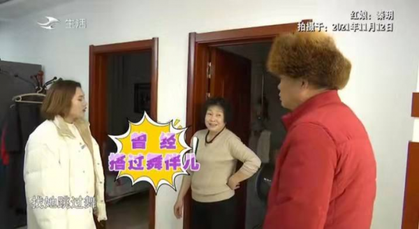 相親遇上老熟人,大姨直接躲開,紅娘一臉驚訝:你倆是啥關係? 相親遇上老熟人,大姨直接躲開,紅娘一臉驚訝:你倆是啥關係?