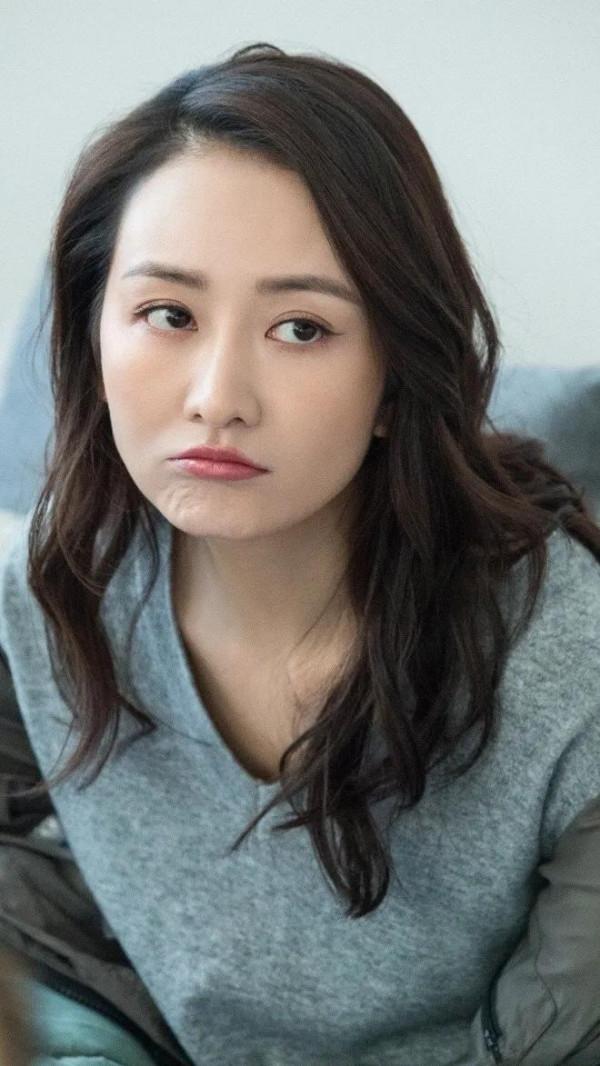 王鷗有種特殊氣質：月上柳俏頭，人約黃昏後