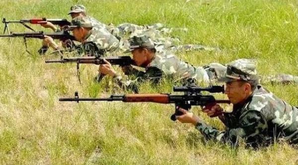 1993年,海南悍匪劉進榮,一人對陣70多名軍警,後被當場亂槍射殺 1993年,海南悍匪劉進榮,一人對陣70多名軍警,後被當場亂槍射殺